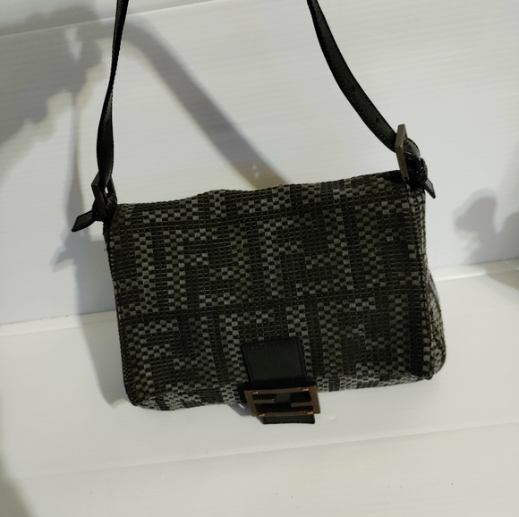 FENDI MONOGRAM WOVEN MAMMA SHOULDER BAGUETTE IN GREY - Picture 1 of 16